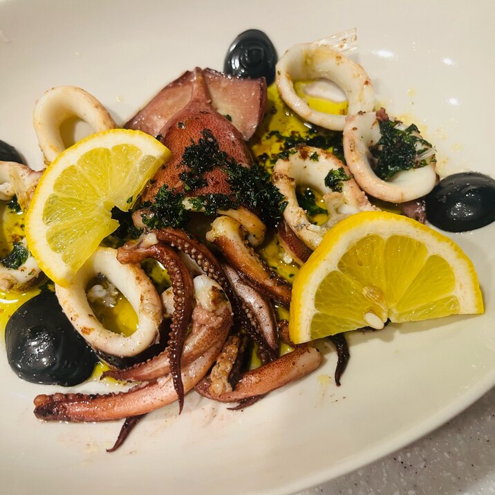 本場スペインの味を再現!ハーブ香るいかのグリル盛り